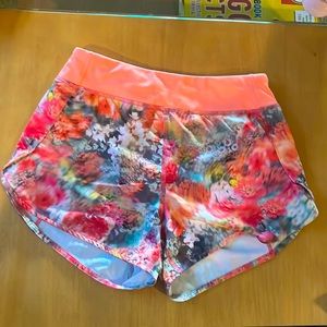 Athleta Girl M Run the World 3" short